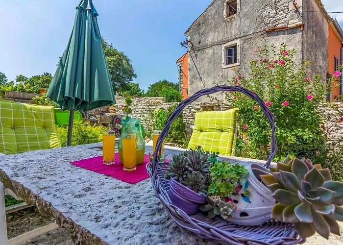 House 561 펜션 Rakalj